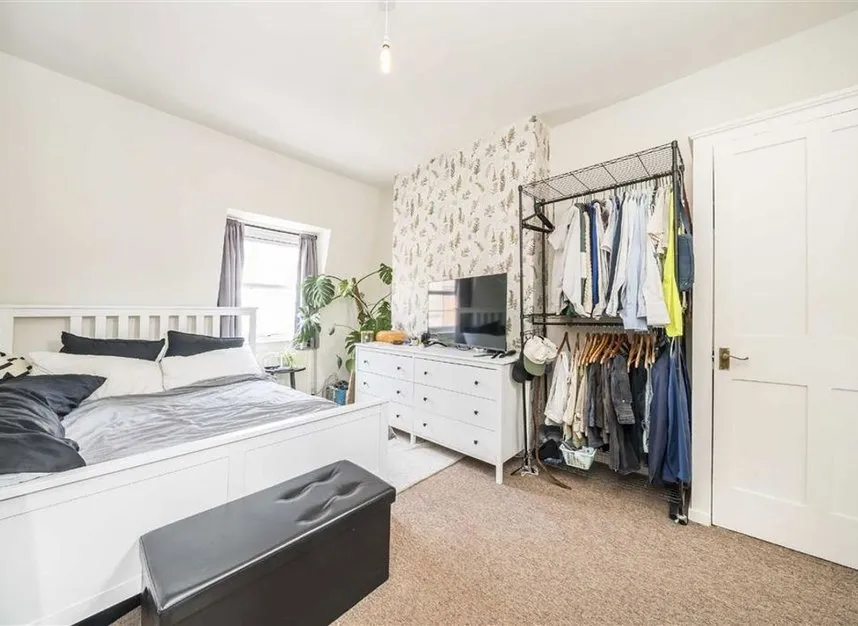 Cambridge Heath Road, Cambridge Heath, E2, photo 5