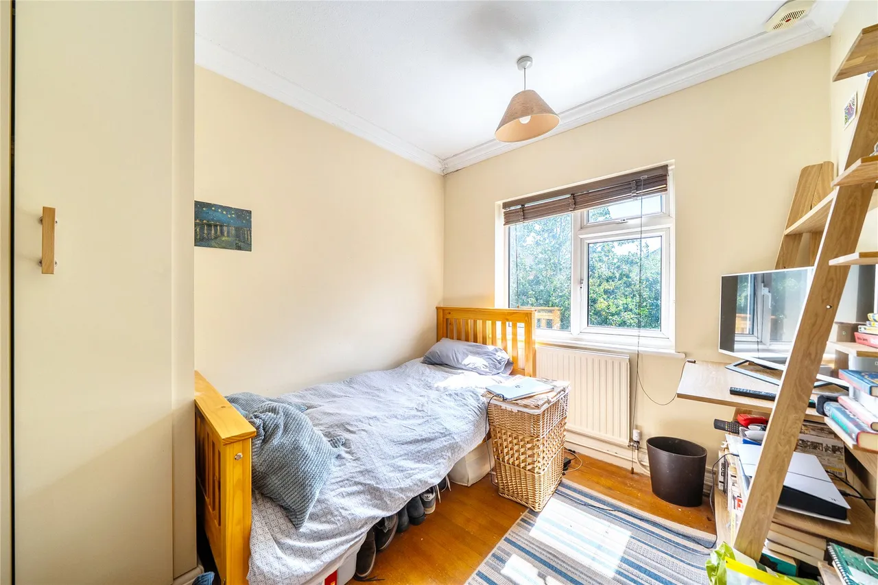 Elgar Avenue, Surbiton, KT5, photo 9