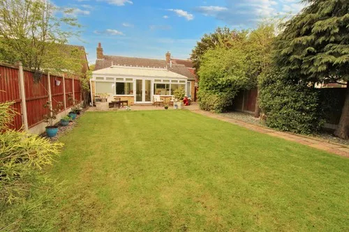 Lambourne Road, Chigwell, IG7 6EN, photo 2