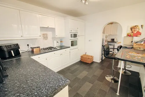 Lambourne Road, Chigwell, IG7 6EN, photo 3