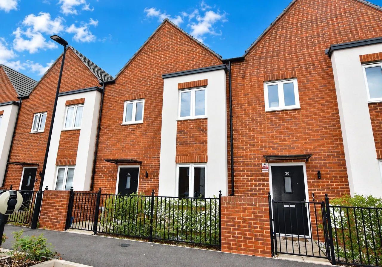 Canada Avenue, Farnborough, Hampshire, GU14 0FJ, photo 4