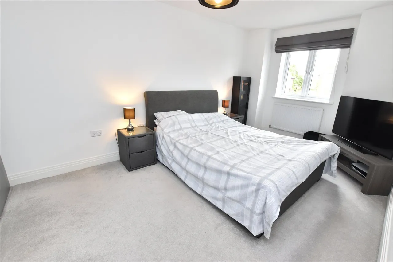 Canada Avenue, Farnborough, Hampshire, GU14 0FJ, photo 6