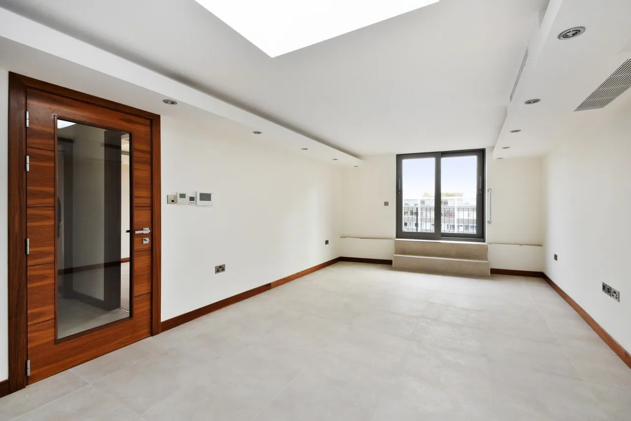 Flat 5, 355 Station Road, Harrow, photo 2