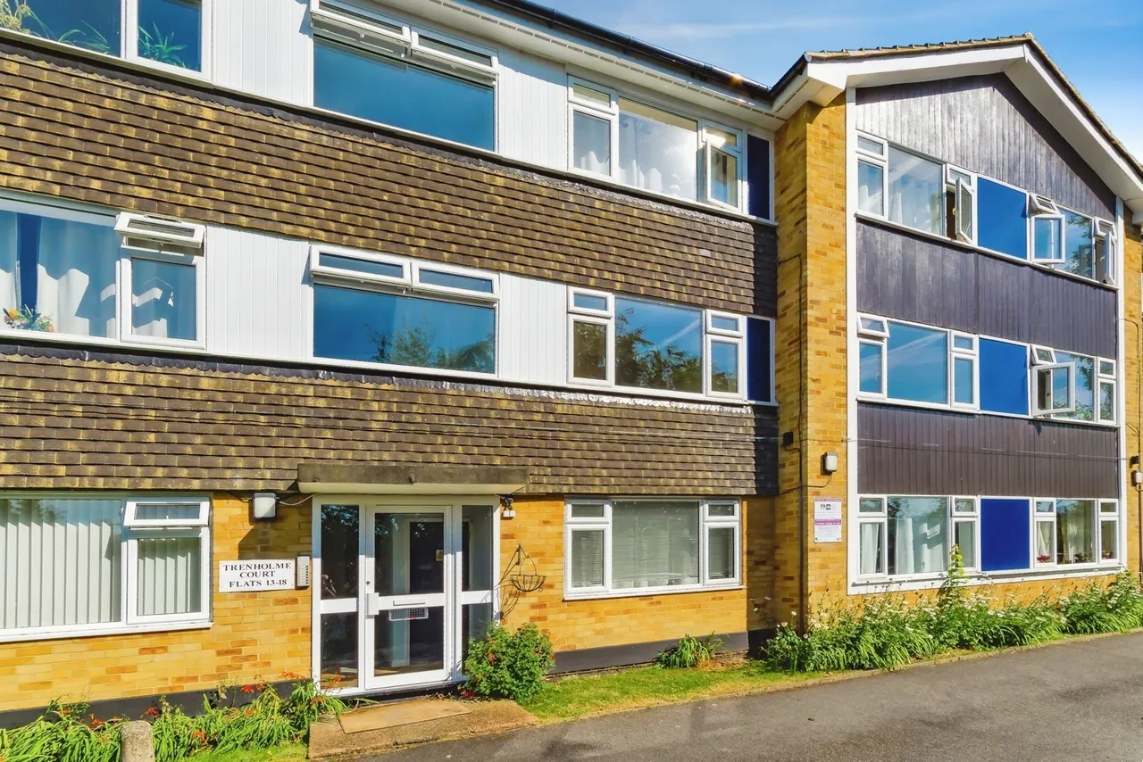 2 bed flat for sale — Beechwood Road, Caterham, Surrey, CR3