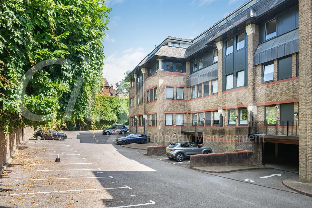 Aldenham Road, Bushey, WD23, photo 4