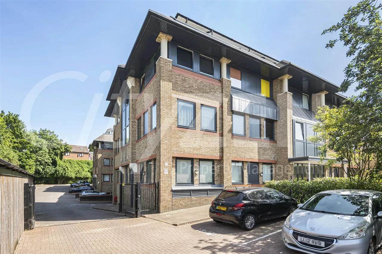 1 bed flat for sale, Aldenham Road, Bushey, WD23