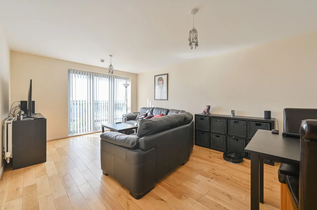 2 bed flat for sale — 118 Wilmington Close, Watford