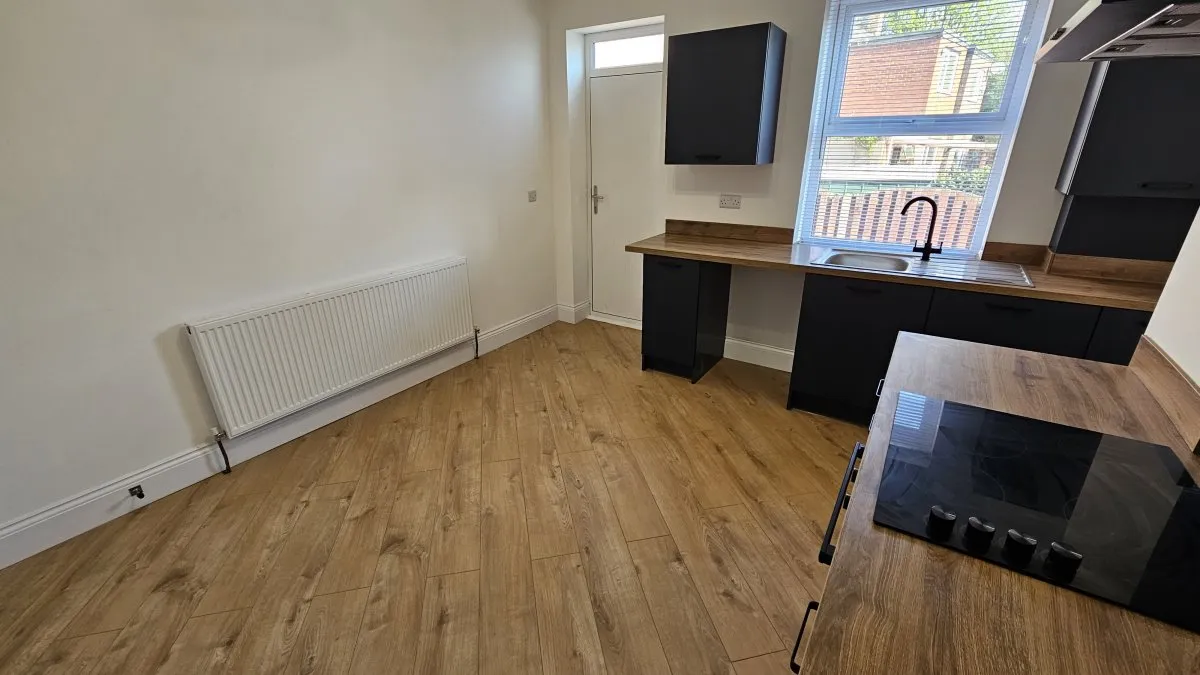 Doncaster Road, Barnsley, photo 9