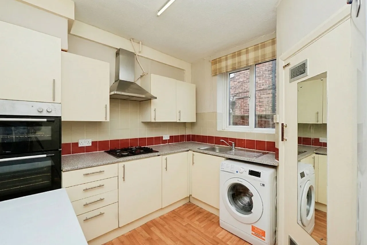 Moremead Road, London, SE6, photo 4