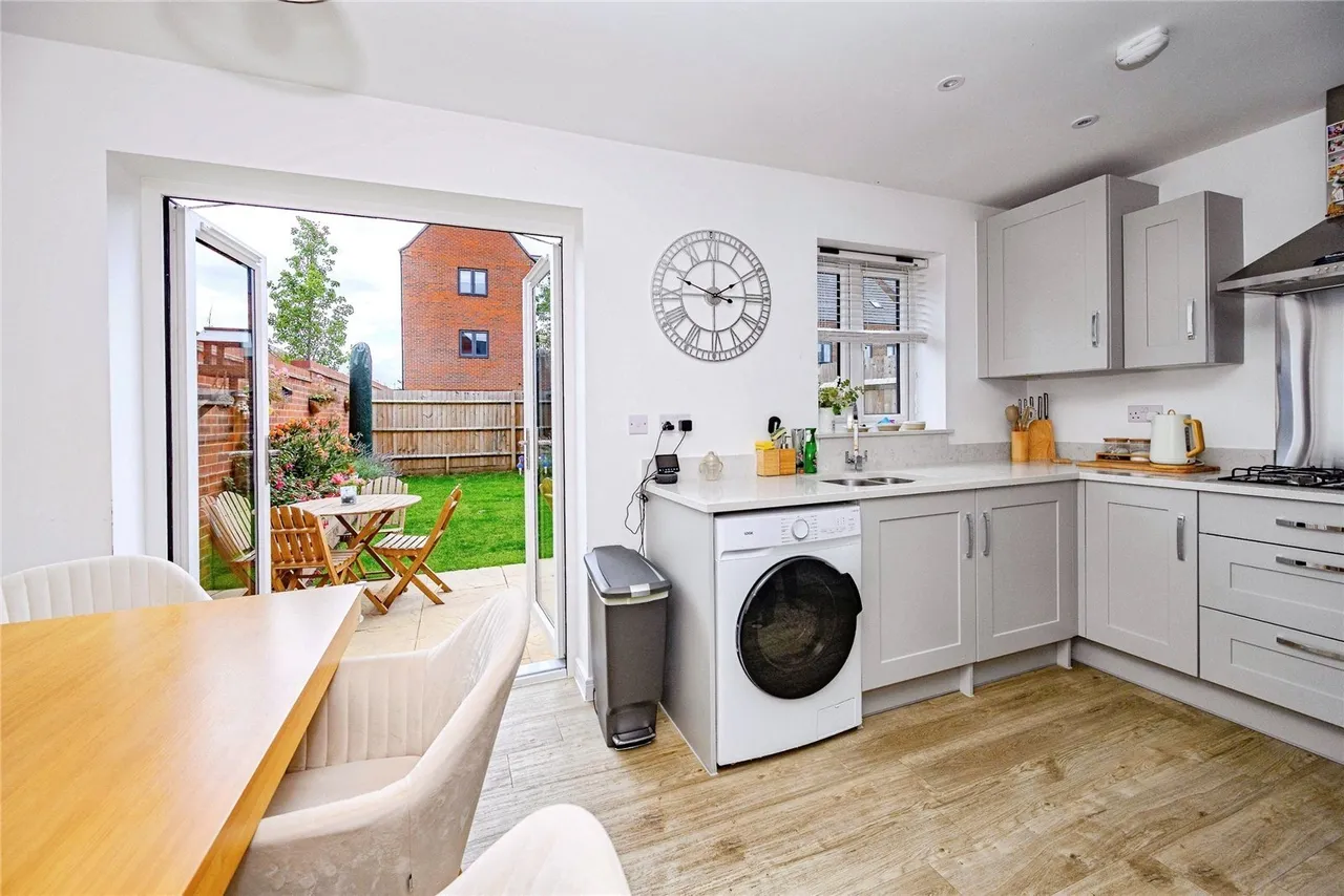 Aspen Crescent, Houghton Regis, LU5, photo 5