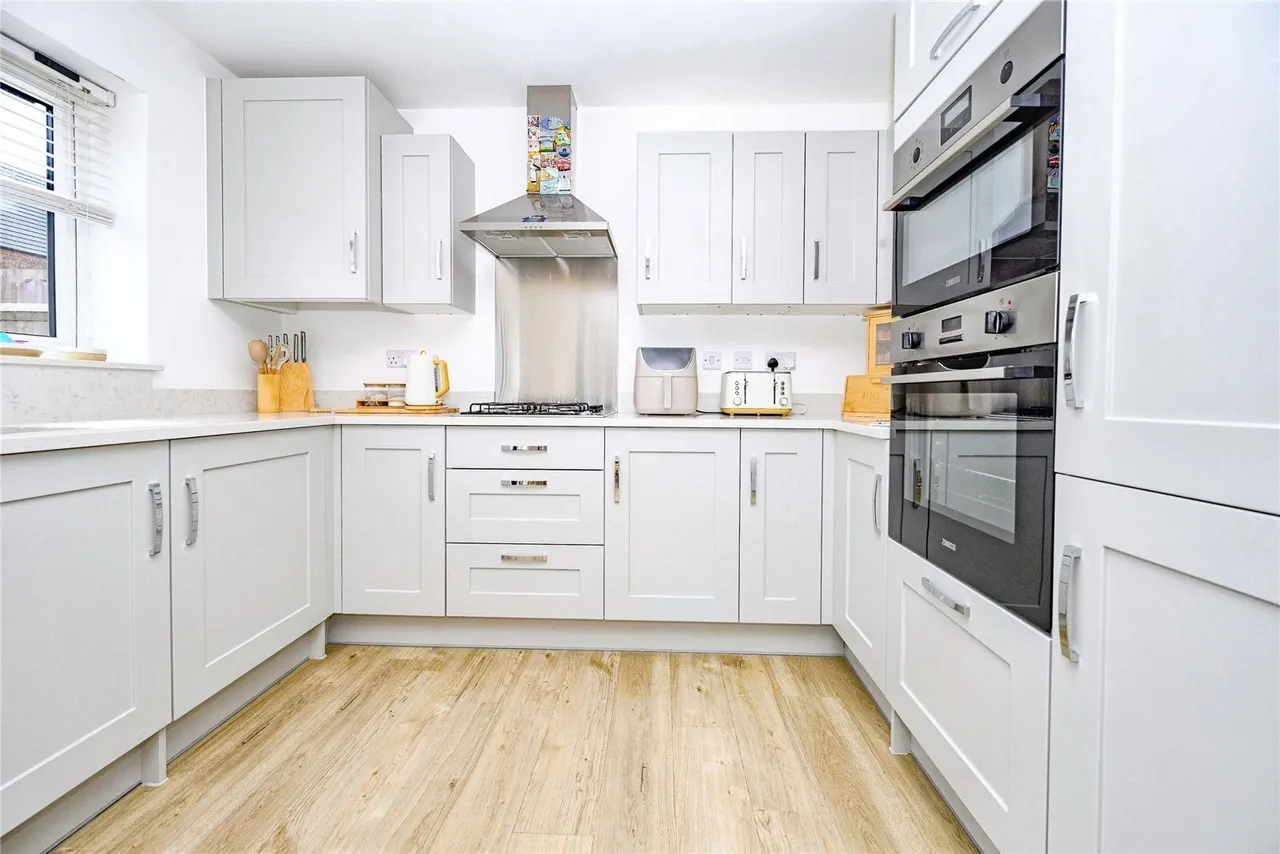 Aspen Crescent, Houghton Regis, LU5, photo 6