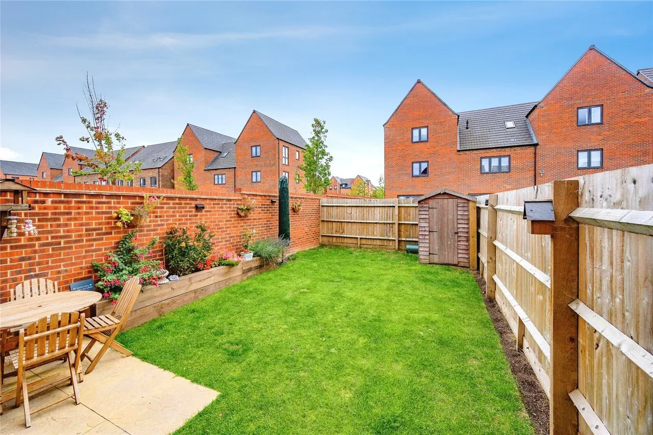 Aspen Crescent, Houghton Regis, LU5, photo 2