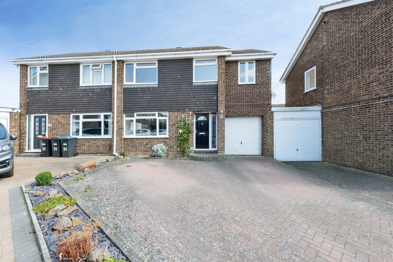 5 bed house for sale — Byron Drive, Newport Pagnell