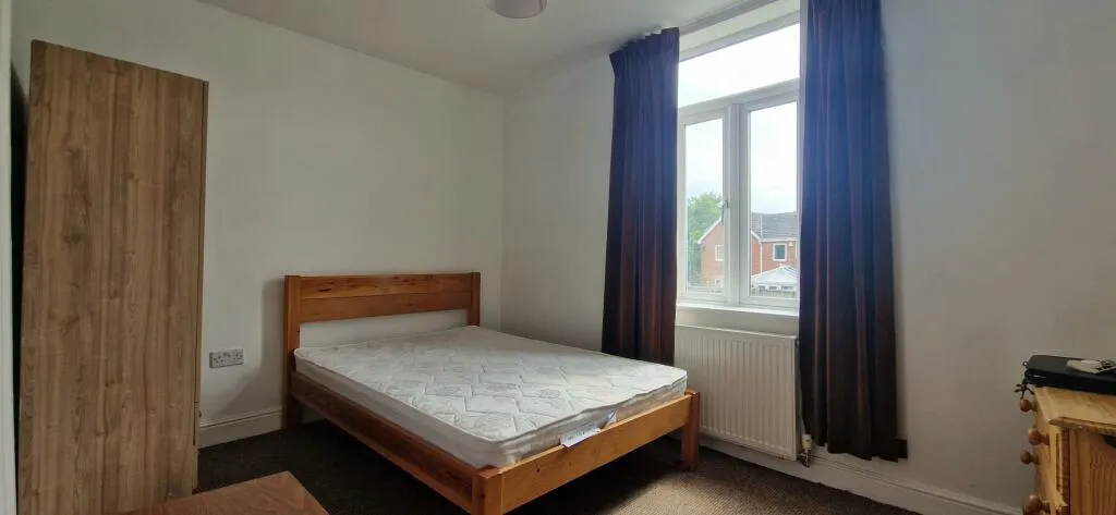 Station Road, Wombwell, S73, photo 7