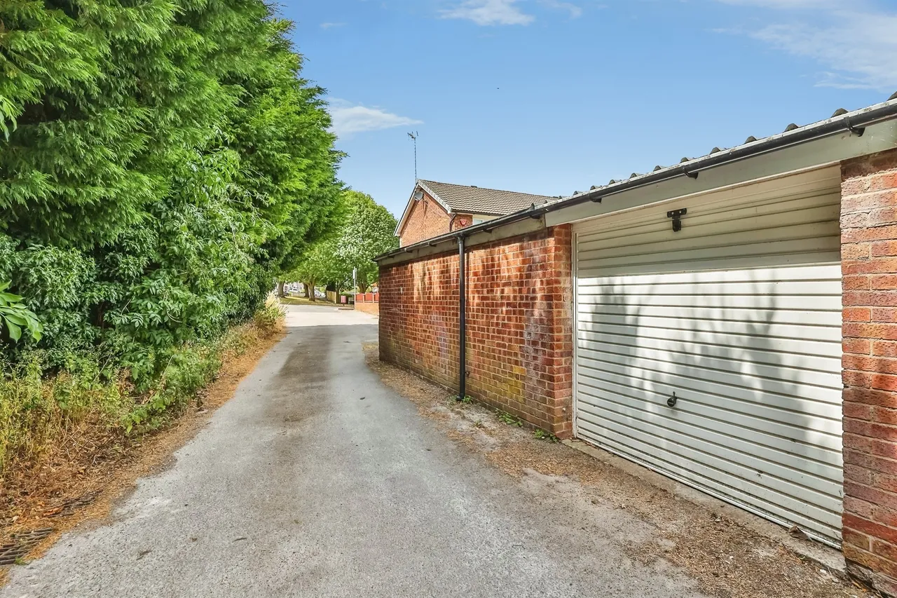 Redwood Court, Hucknall, NG15, photo 15