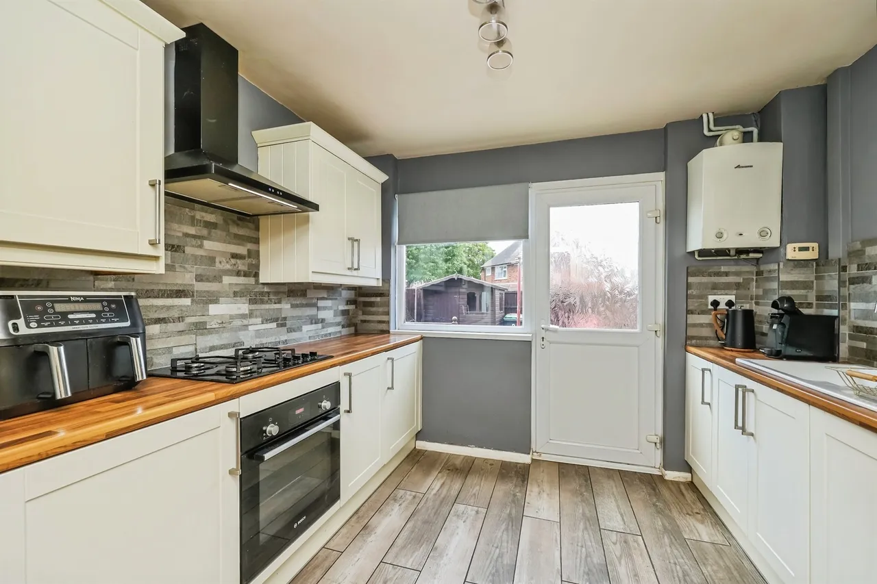 Redwood Court, Hucknall, NG15, photo 6