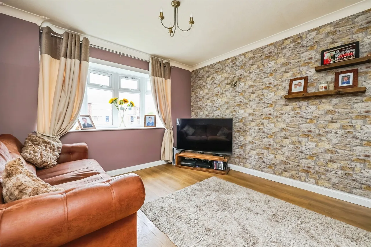 Redwood Court, Hucknall, NG15, photo 14