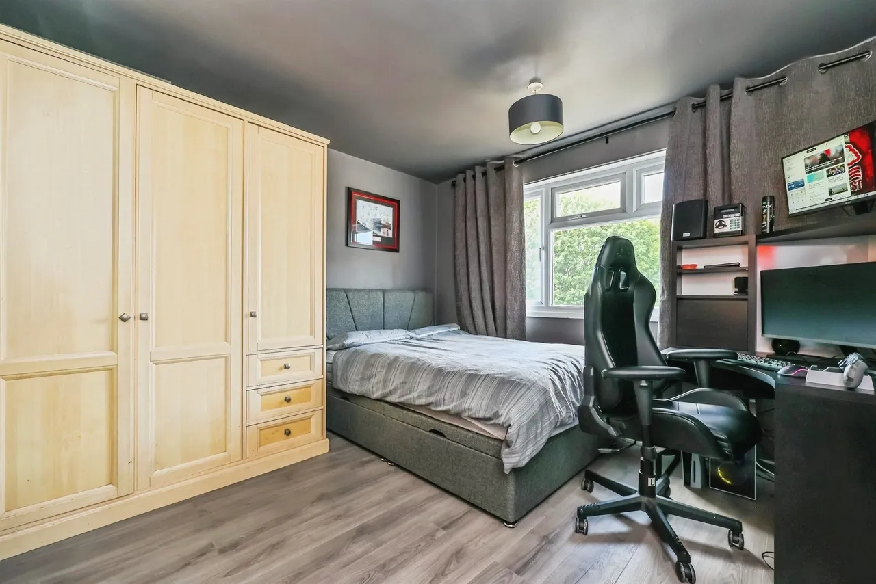 Redwood Court, Hucknall, NG15, photo 10