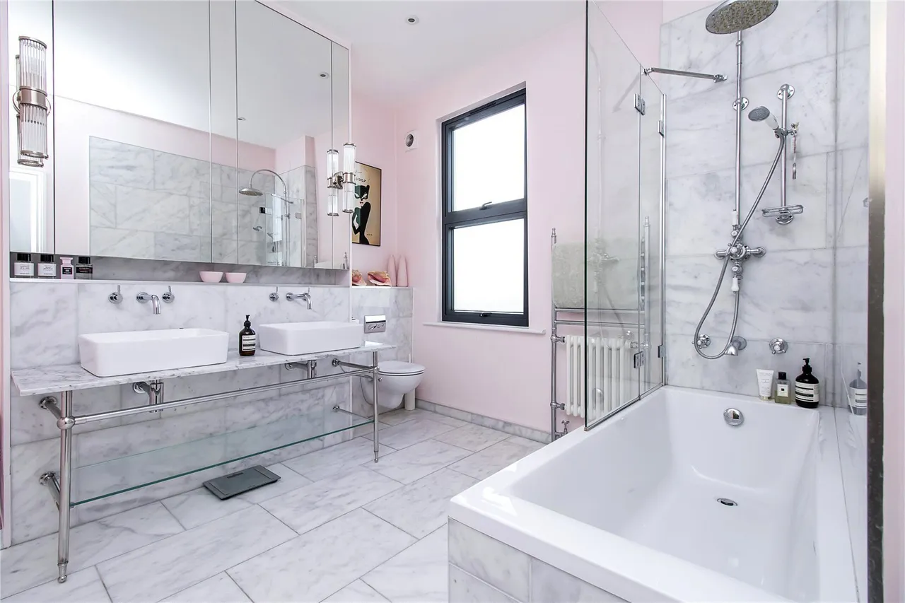 Chiswick Lane, London, W4, photo 11