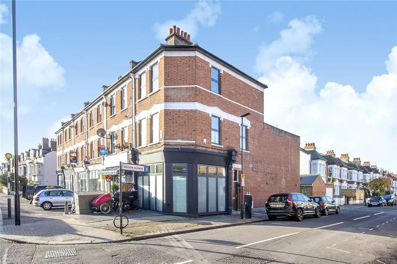 Chiswick Lane, London, W4, photo 3