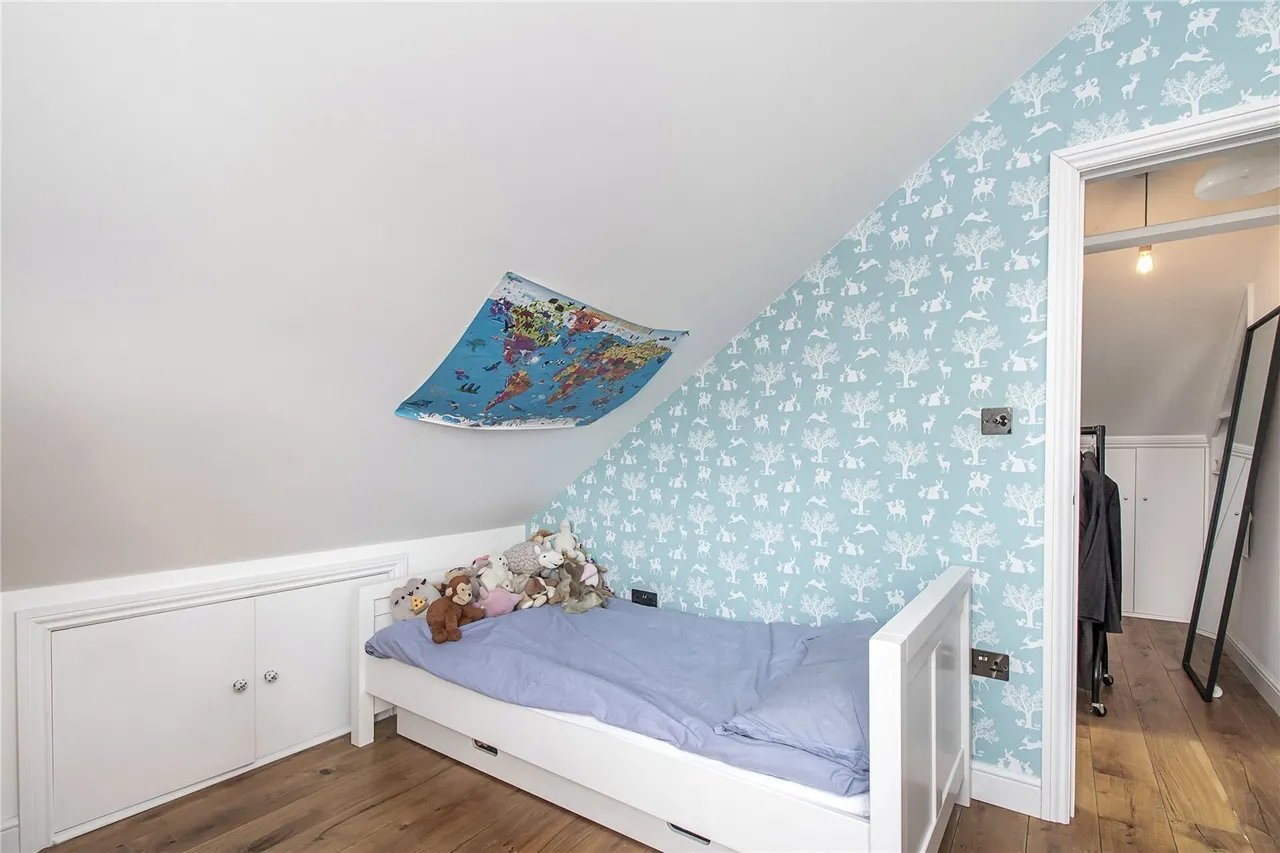 Chiswick Lane, London, W4, photo 13