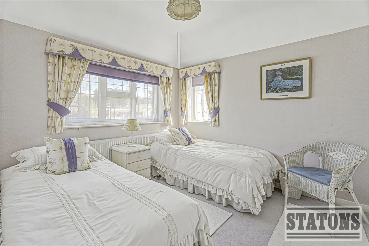 Mymms Drive, Brookmans Park, AL9, photo 17