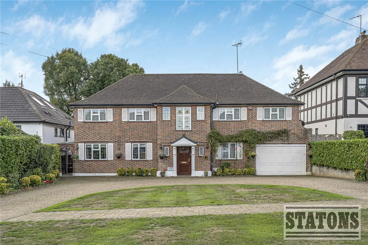 6 bed house for sale, Mymms Drive, Brookmans Park, AL9