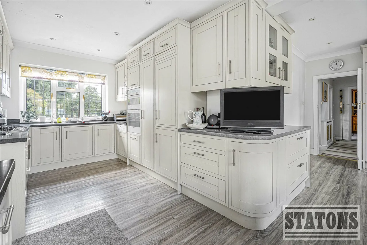 Mymms Drive, Brookmans Park, AL9, photo 13