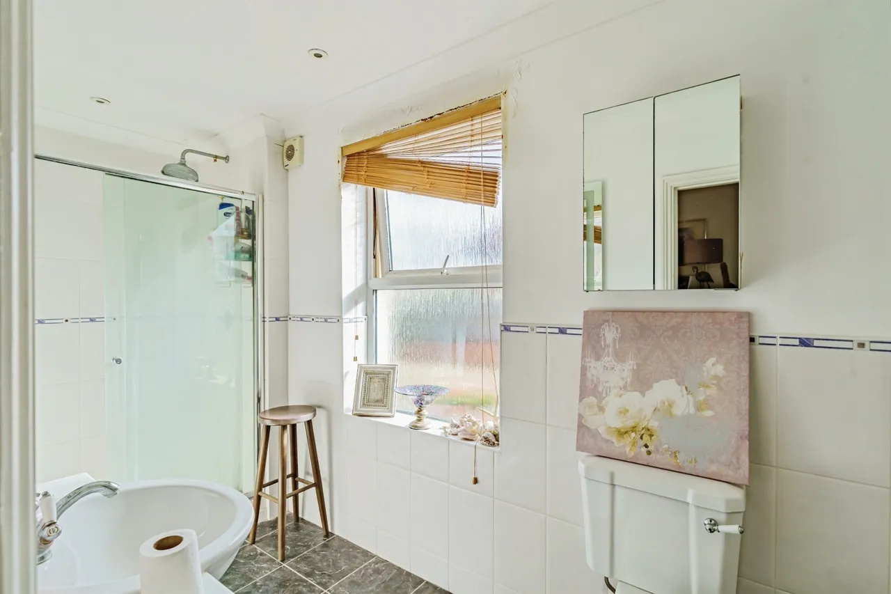 Connaught Road, Seaford, BN25, photo 10
