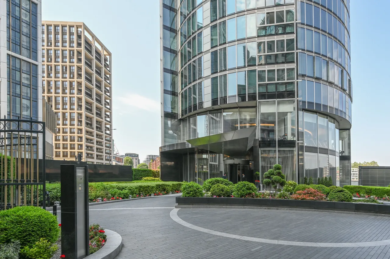 2 bed flat for sale — Apartment 203 The Tower, 1 St George Wharf, London