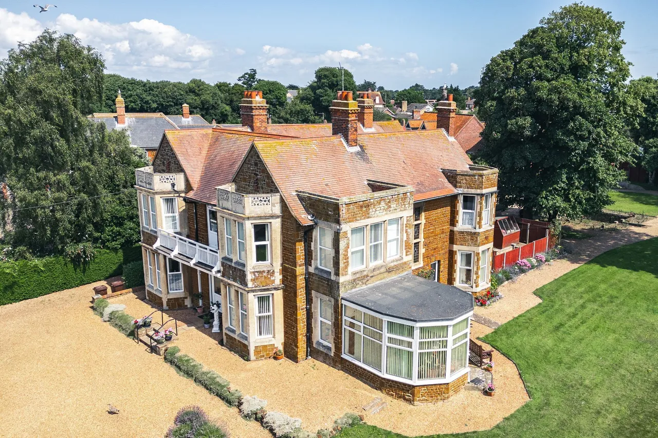 11 bed property for sale, Hunstanton
