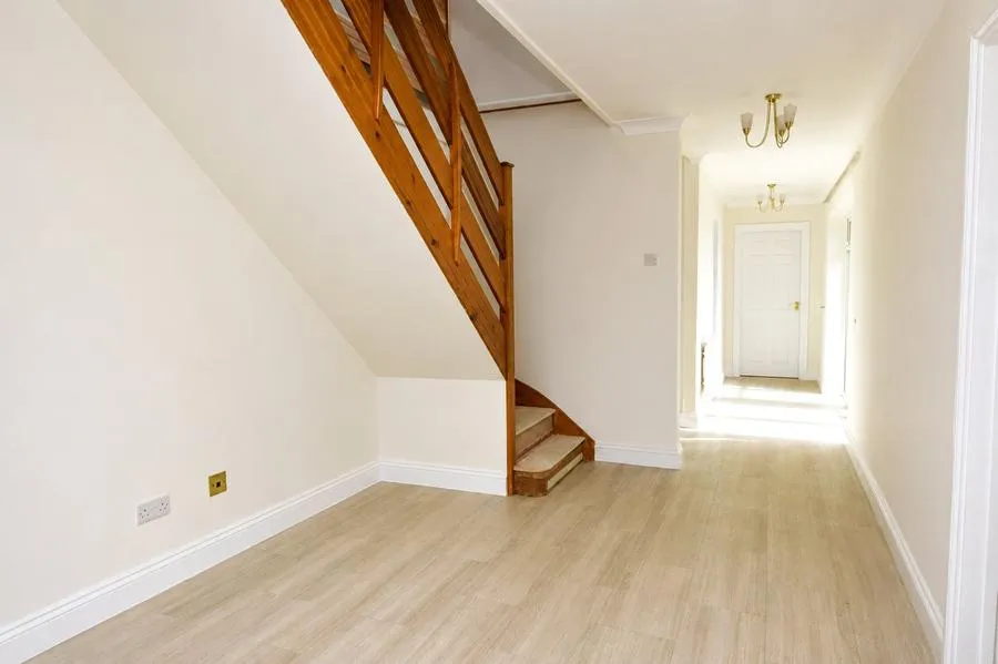 Crispie, Lamborough Hill, OX13, photo 9