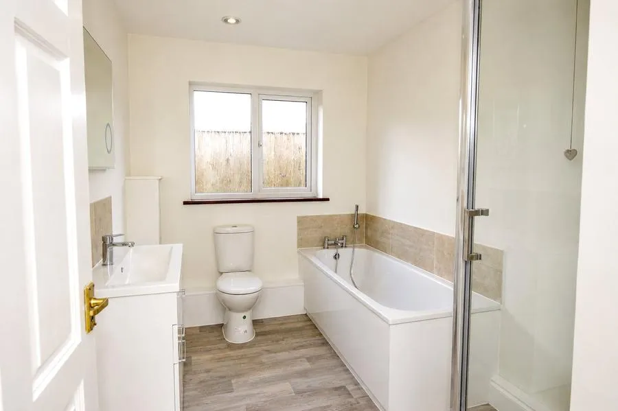 Crispie, Lamborough Hill, OX13, photo 11