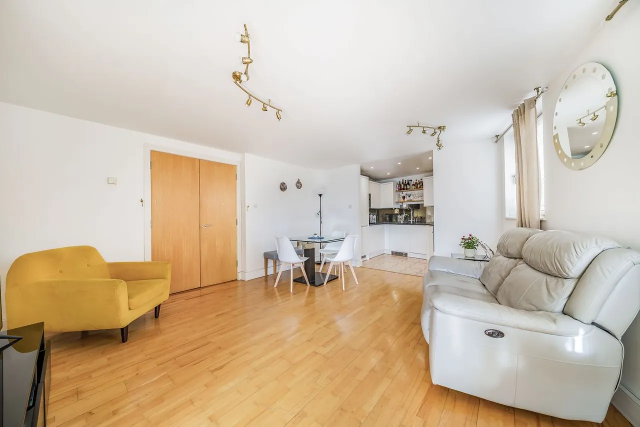 Basin Approach, London, E14, photo 6