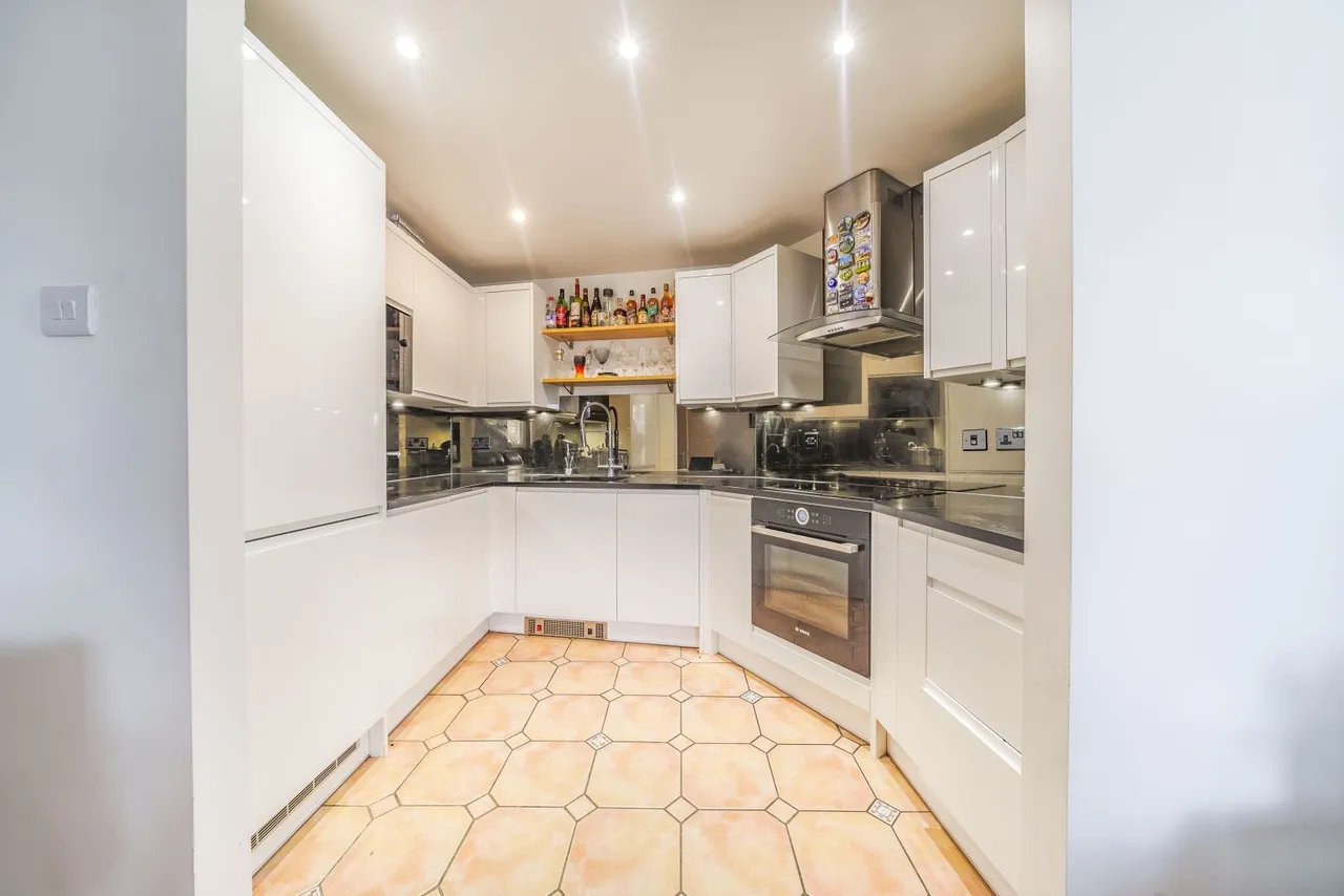 Basin Approach, London, E14, photo 2