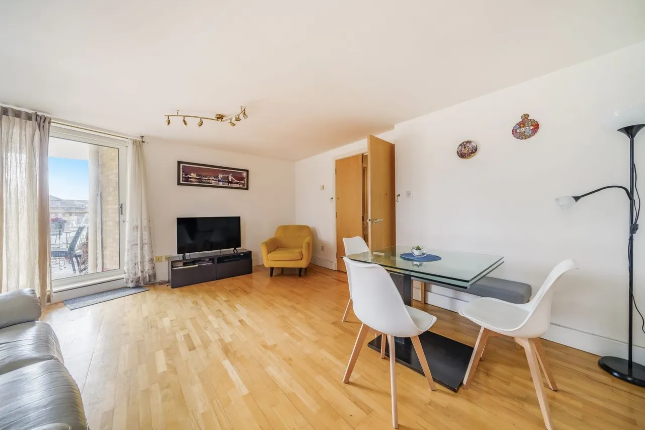 2 bed flat for sale, Basin Approach, London, E14