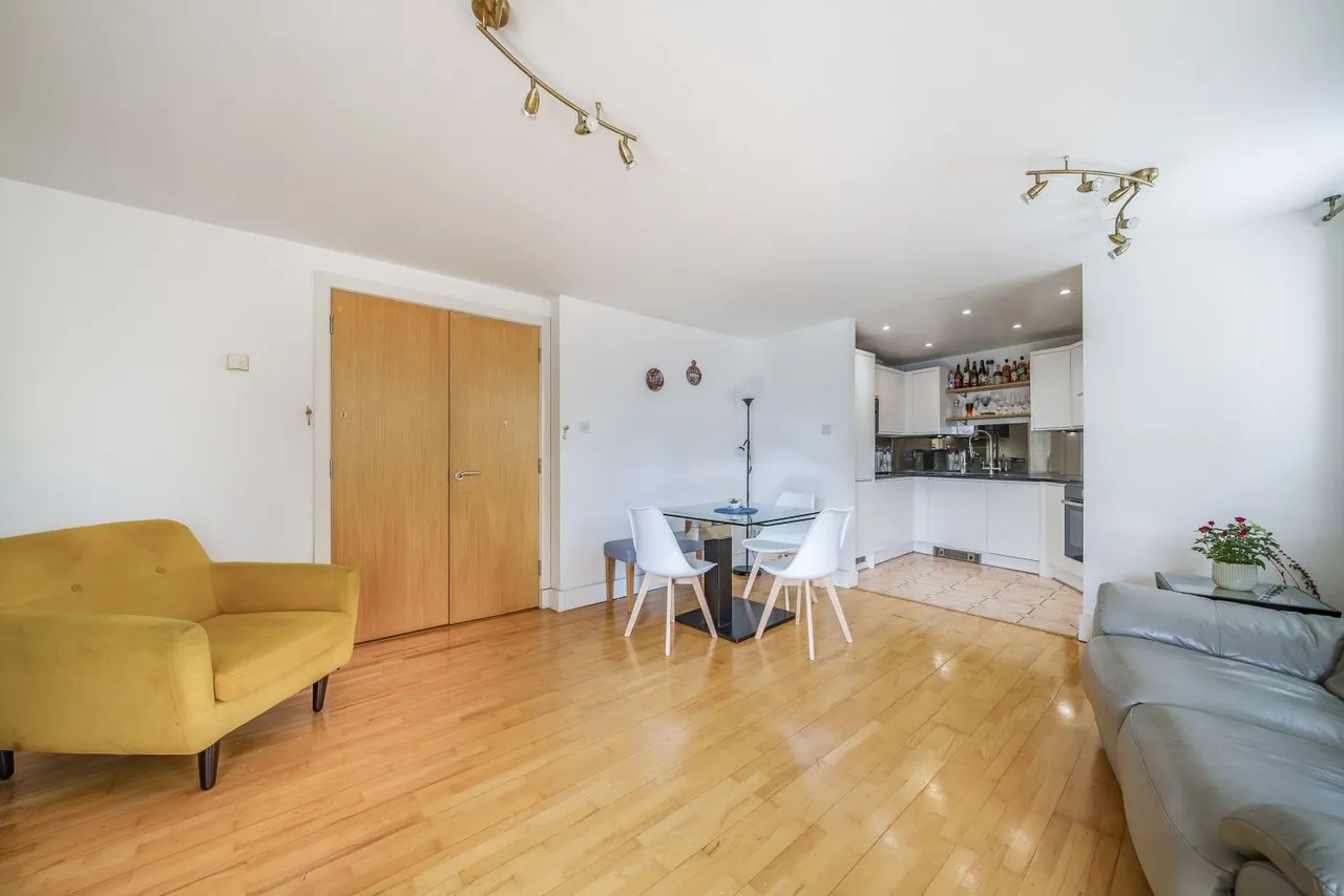 Basin Approach, London, E14, photo 7