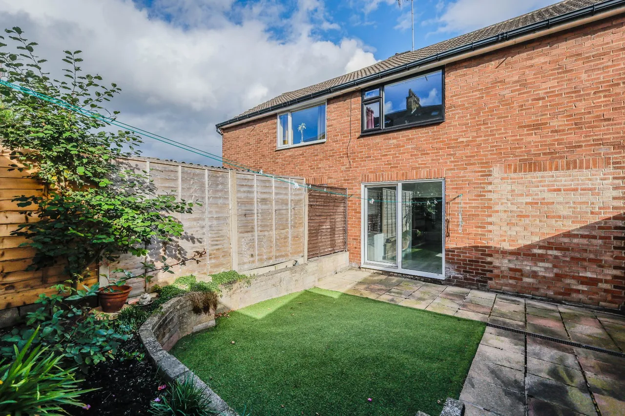 Arncliffe Garth, Stanningley, LS28, photo 13