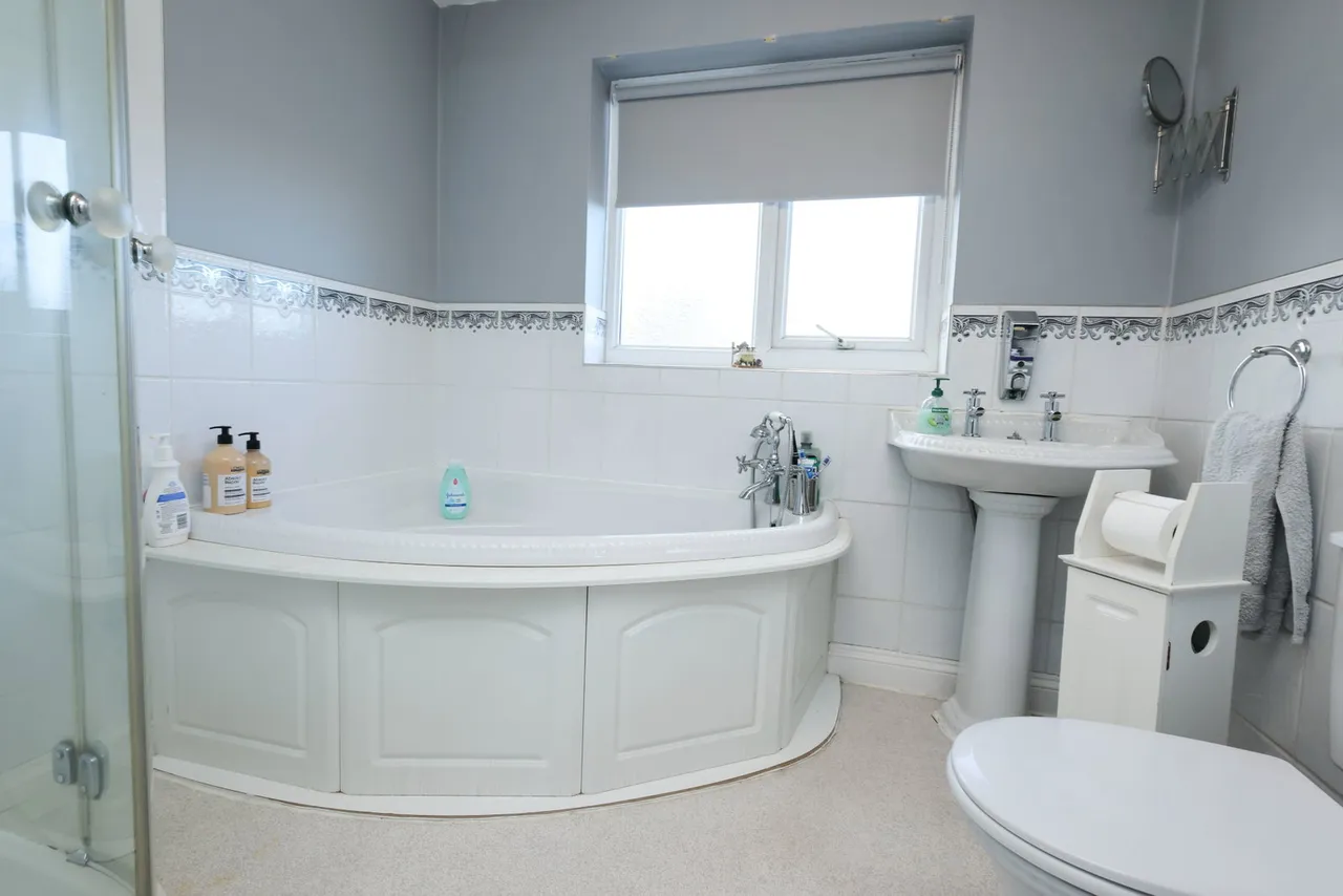 Beacon View, Rednal, B45, photo 22
