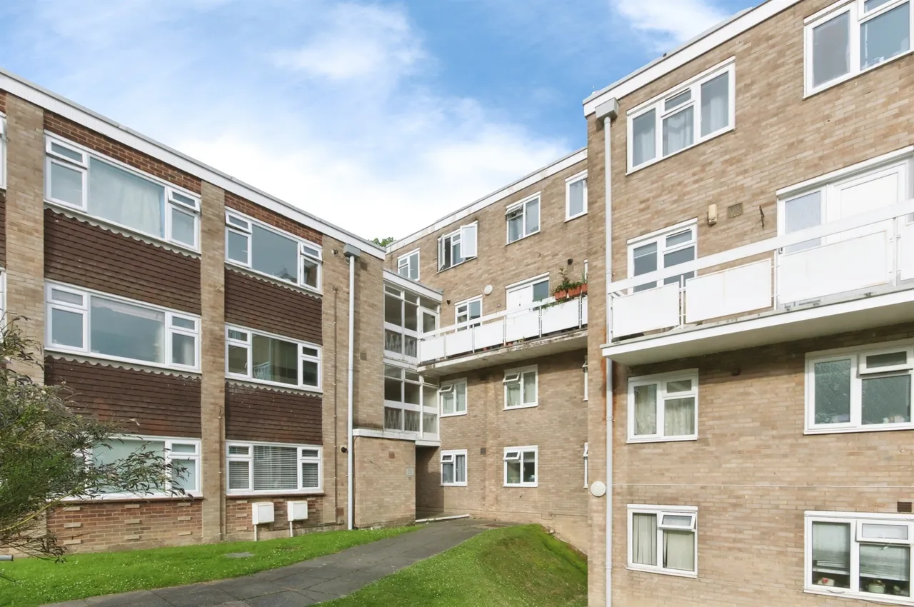 2 bed flat for sale — Perrymount Road, Haywards Heath