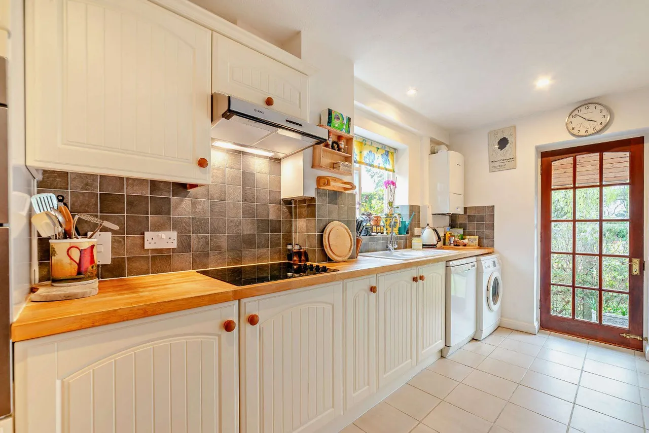 Old Lane, Dockenfield, Farnham, Surrey, GU10 4HG, photo 5