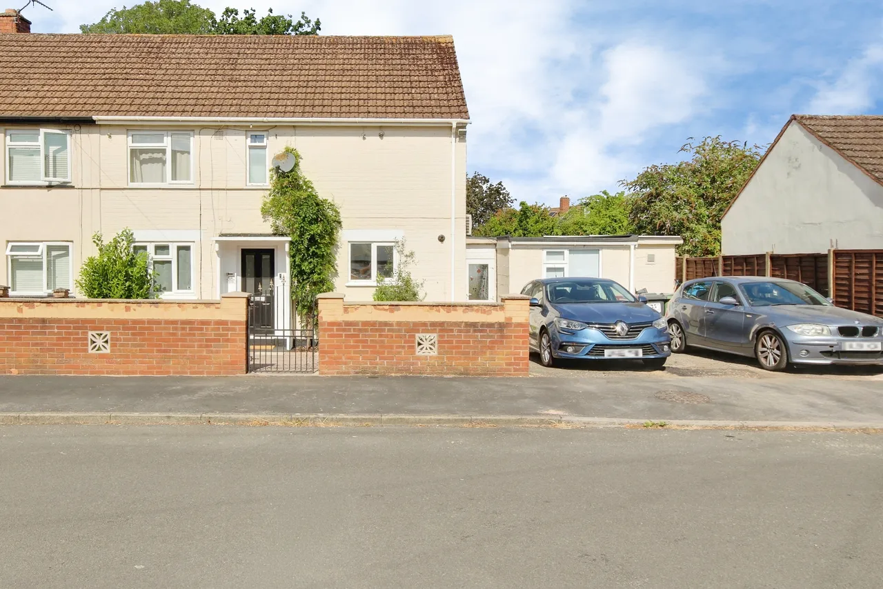 3 bed house for sale — Lichfield Road, Gloucester, GL4