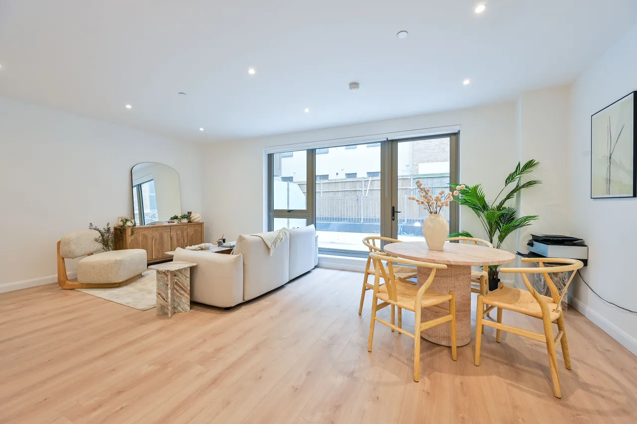 2 bed flat to rent, London, SE15