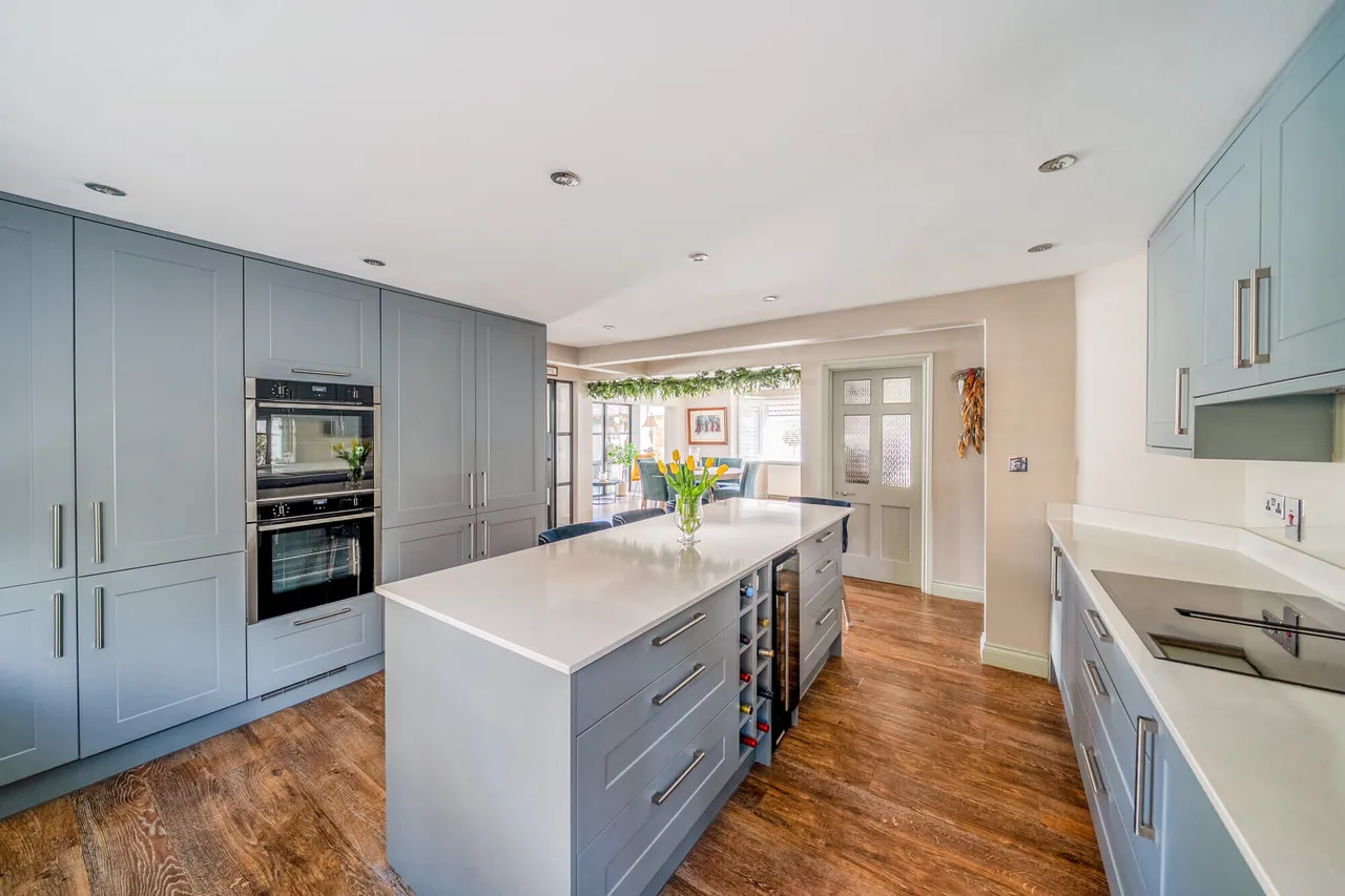 Riverside, Staines-Upon-Thames, TW19, photo 7