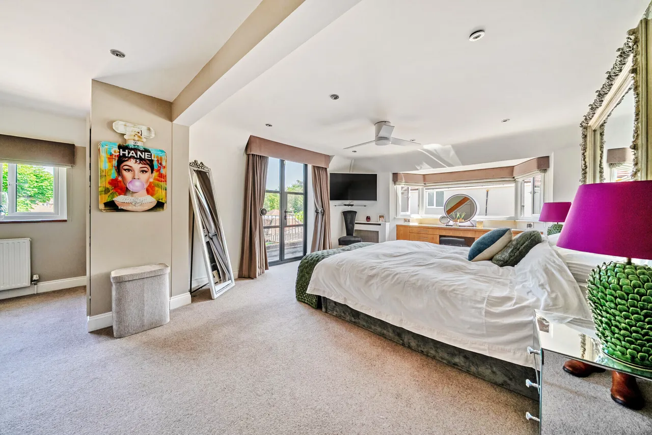 Riverside, Staines-Upon-Thames, TW19, photo 10