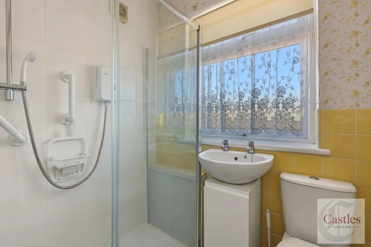 Broadlands Avenue, Enfield, EN3, photo 12