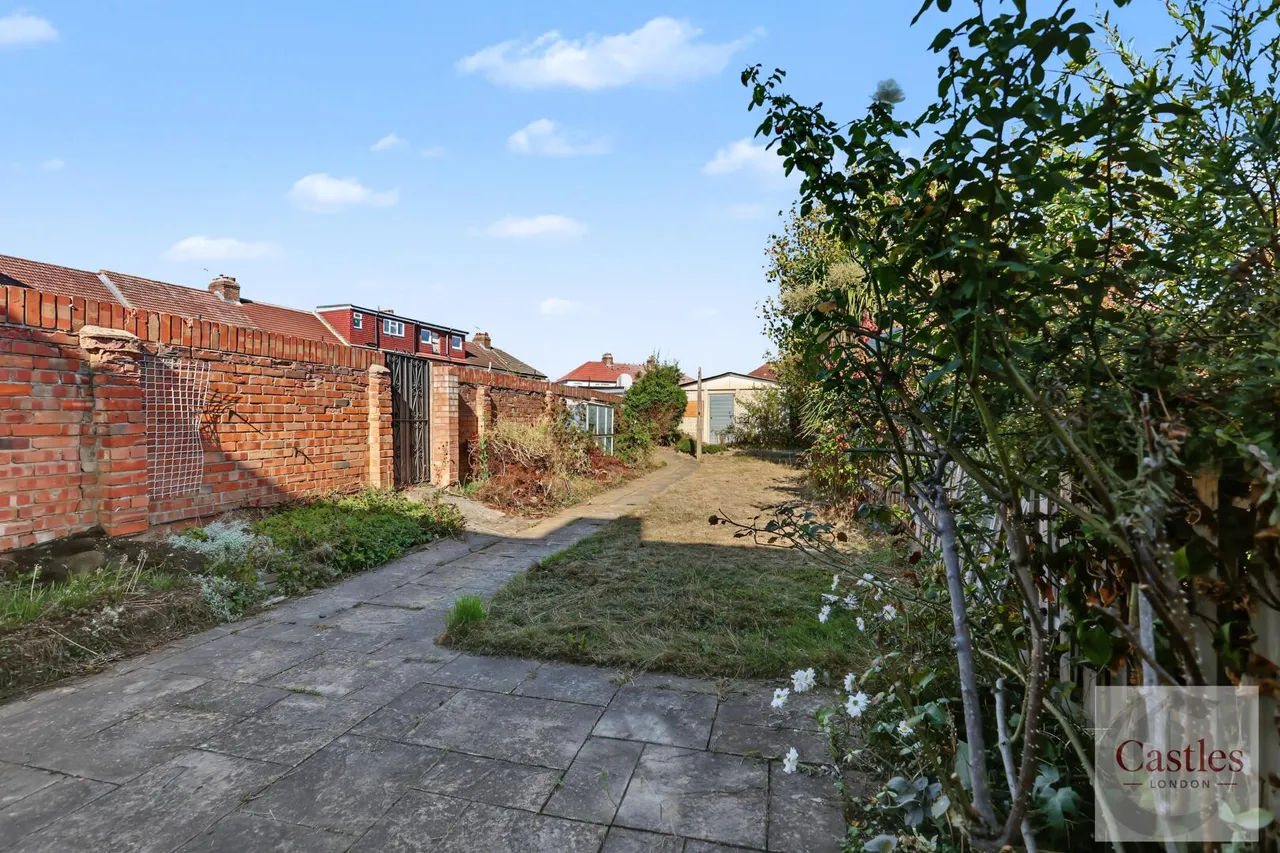 Broadlands Avenue, Enfield, EN3, photo 22
