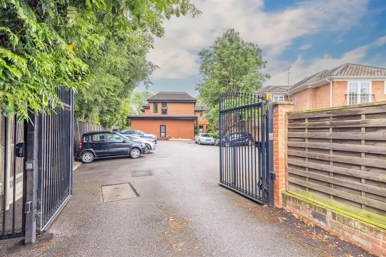 Clewer Hill Road, Windsor, SL4 4FN, photo 9