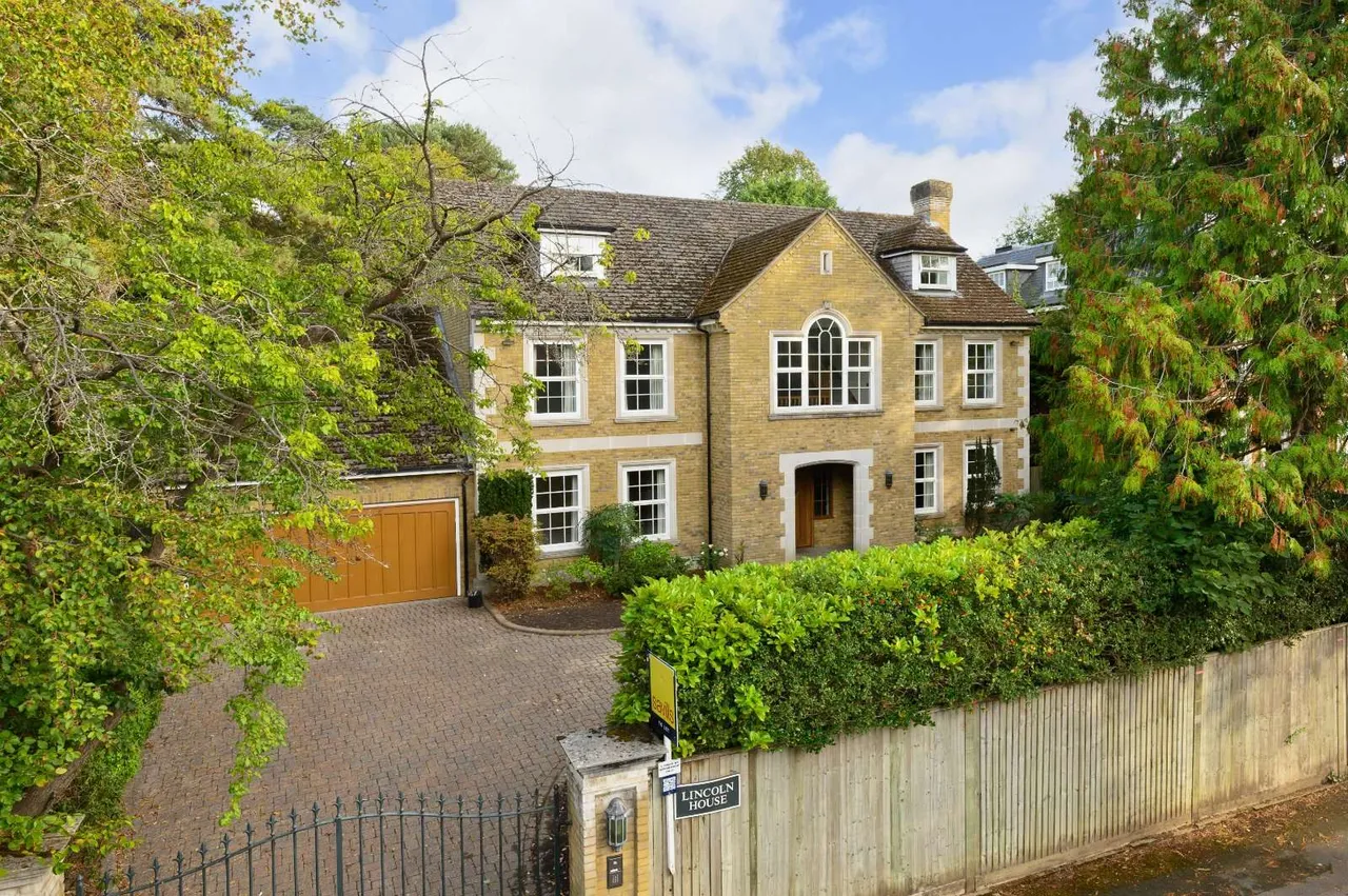 6 bed house to rent, Cavendish Road, Weybridge, KT13
