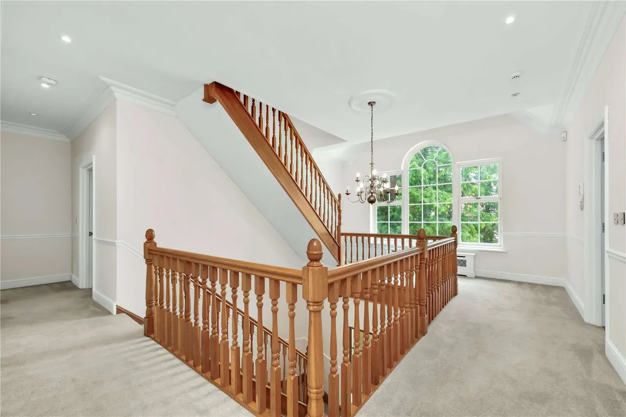 Cavendish Road, Weybridge, KT13, photo 13